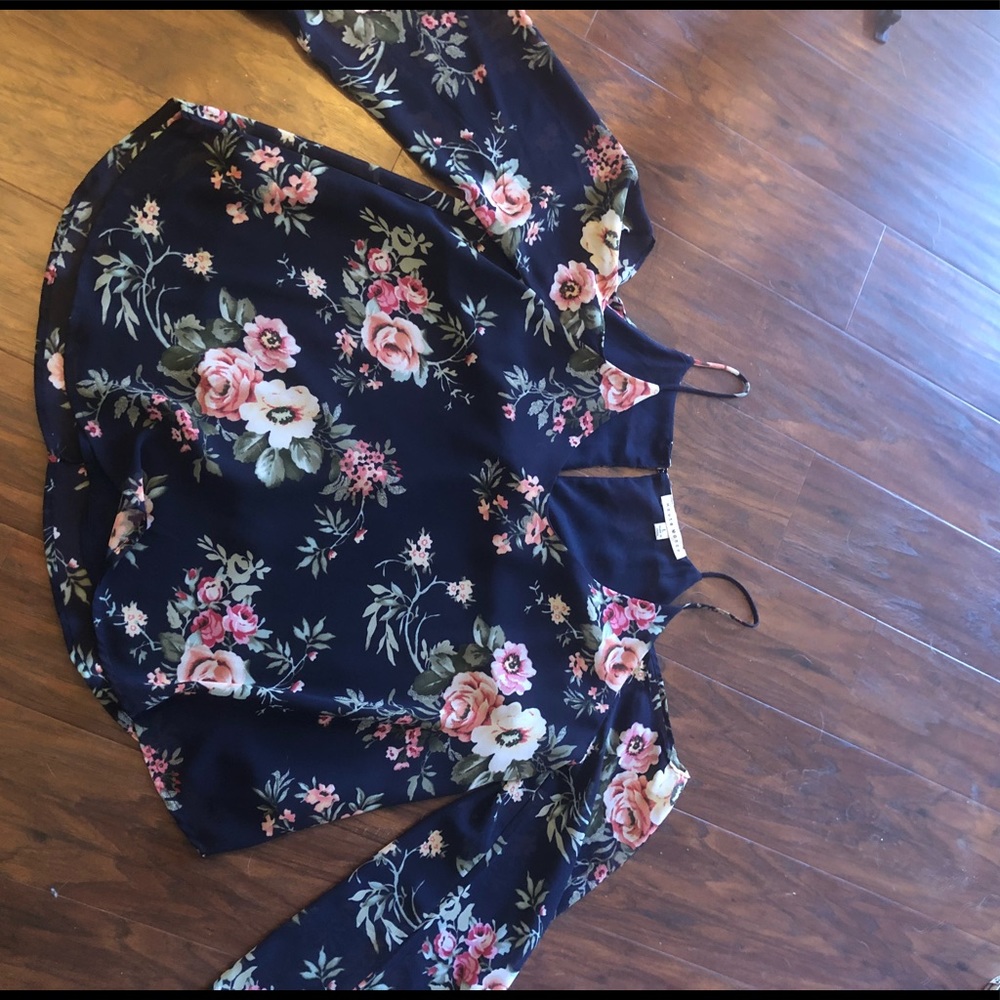 Navy Floral Cold Shoulder Long-Sleeve Top. Large.